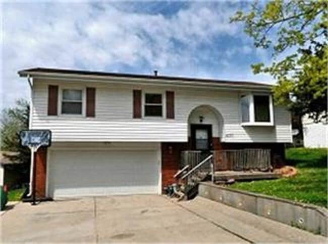 Building Photo - Norwalk Four Bedroom