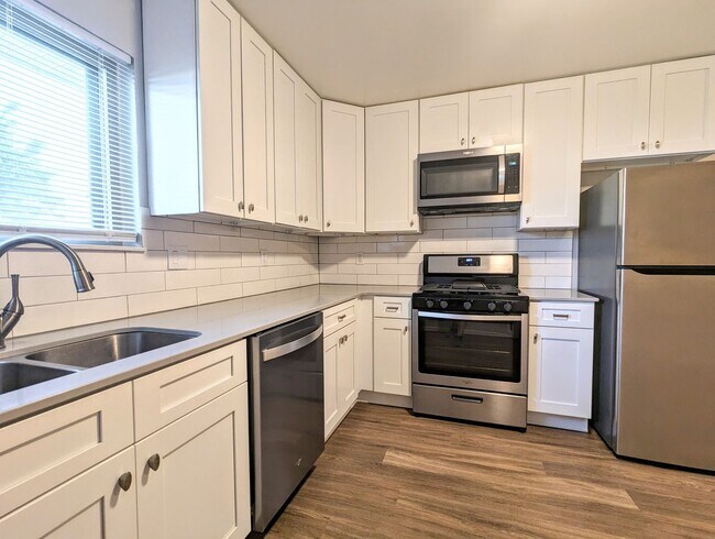 Photo - 1720 Porter St SW Unit 8