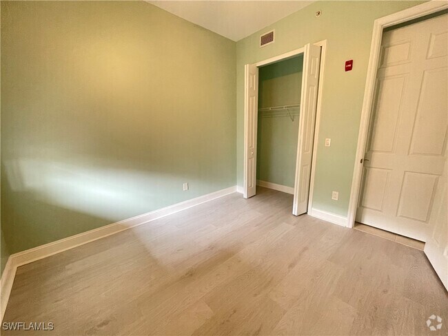 Building Photo - 15256 Riverbend Blvd Unit 101 Rental