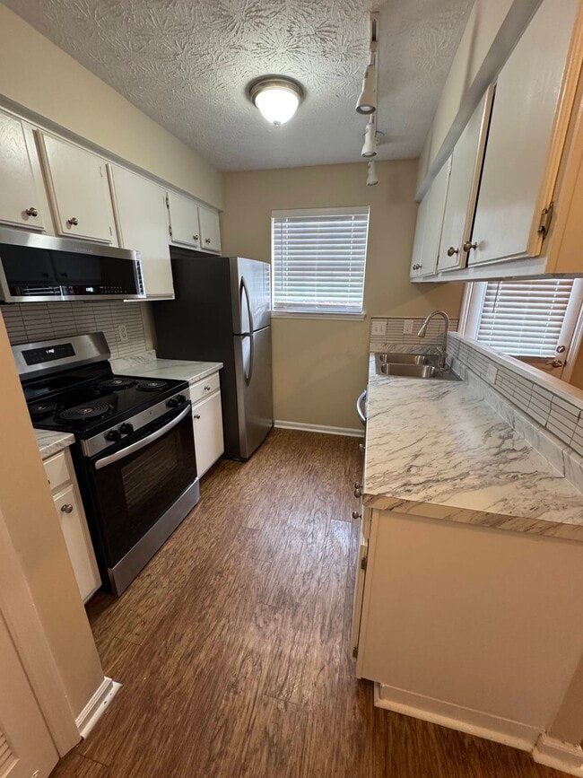 Photo - 109 Thistle Ln