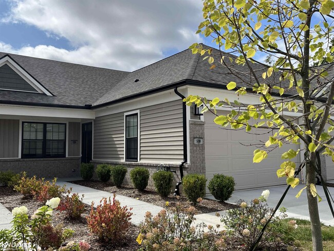 Building Photo - 10457 Pickerel Lk Dr Rental