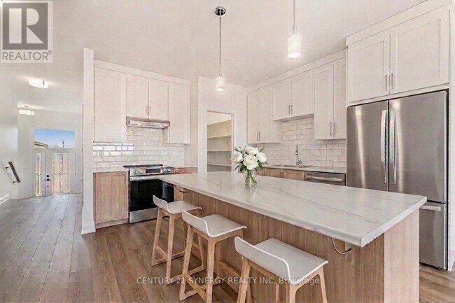 Photo - 832 Namur St