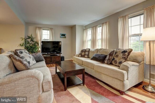 Photo - 3898 University Dr