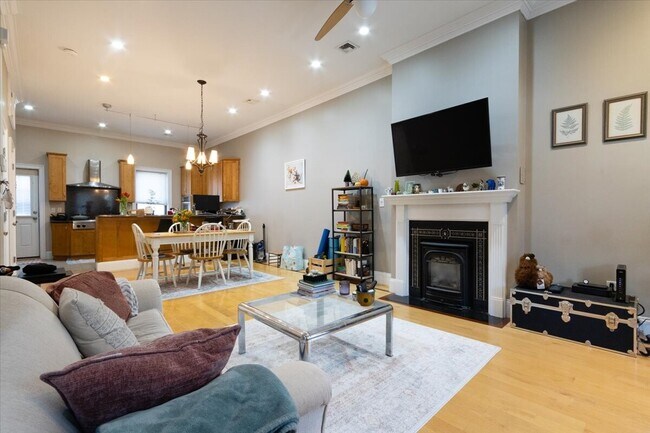 Building Photo - 9 Worthington St Unit 2T