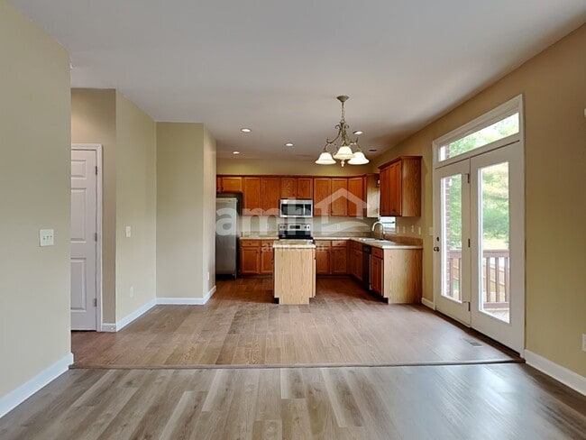 Photo - 905 Wonderland Pass