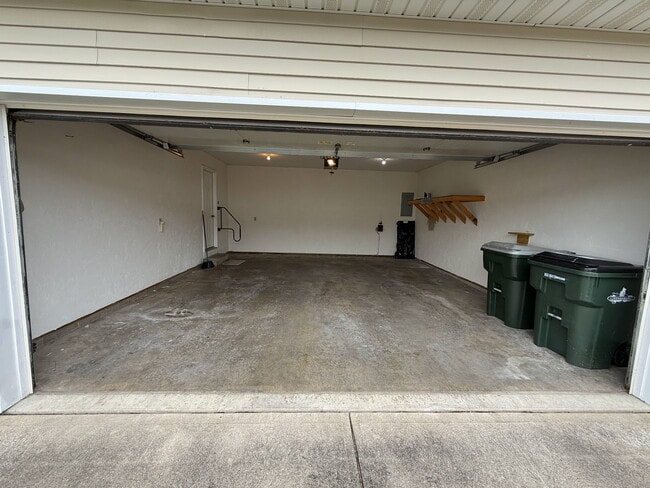 Photo - 801 W Gaston Dr