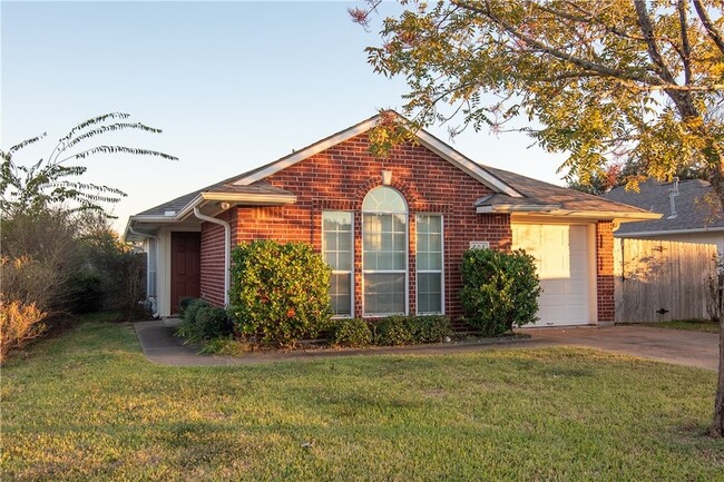 Building Photo - 608 Plano Dr