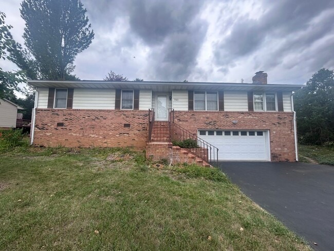 Photo - Spacious 3 Bedroom Home Close to JMU, EMU & Downtown Harrisonburg!