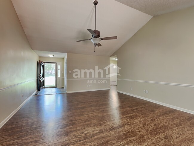 Photo - 502 Hunters Way