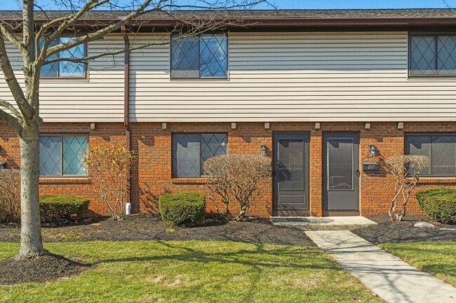 Photo - 195 Nottingham Ct