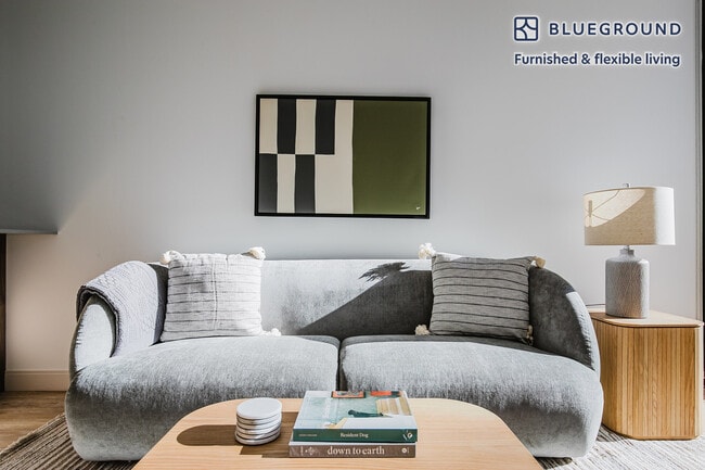 Photo - 535 N St Clair St Unidad FL7-ID1150