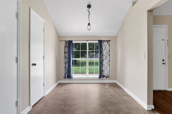 Photo - 3 Bed 2 Bath In Richmond Hill