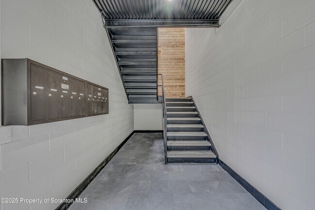 Photo - 215 Hickory St