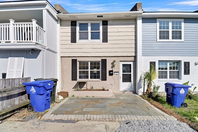 Photo - 4 BR, 2 BATH townhouse in downtown Charleston, SC.