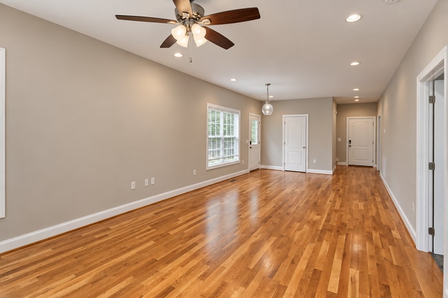 1566 Lake Villa Cir