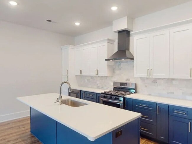 Photo - 234 McCowat St