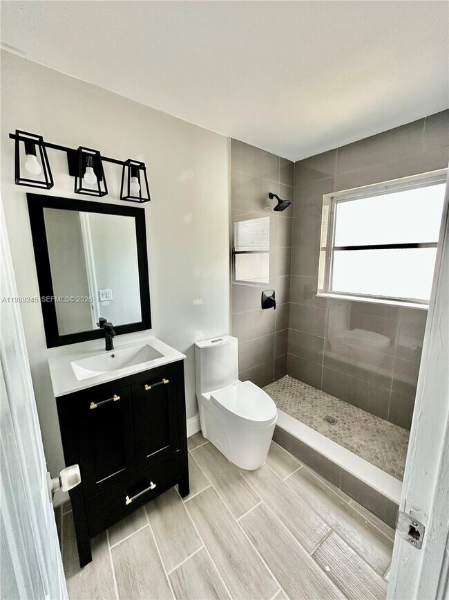 Photo - 2600 NE 8th Ave