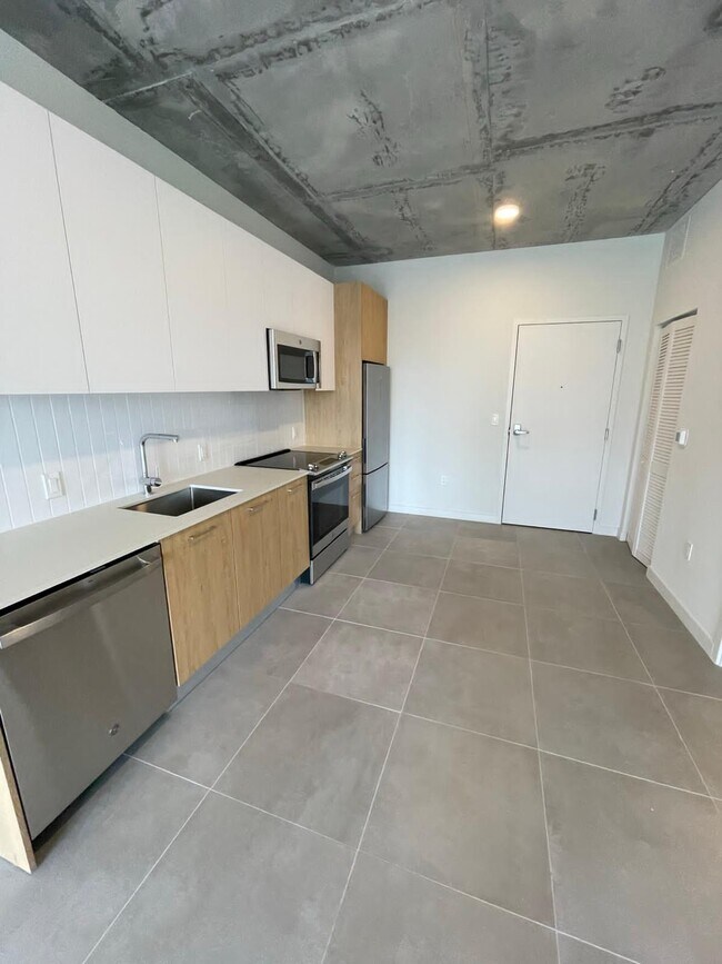 Photo - 242 NW 32nd St Unidad A1