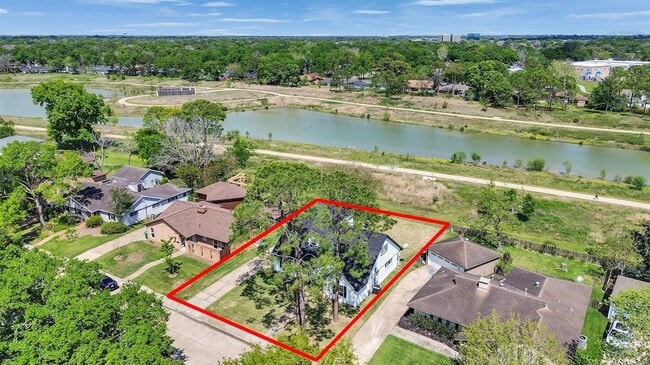 Photo - 16007 Diana Ln