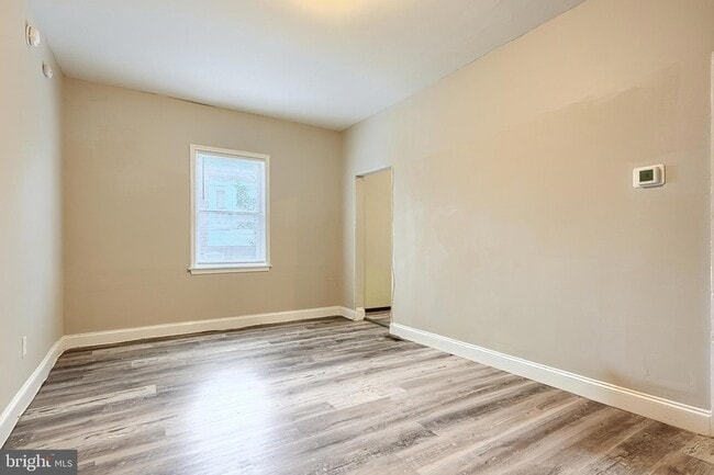 Photo - 1511 Carswell St