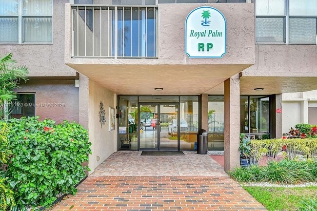 Photo - 777 S Federal Hwy Unidad RP405