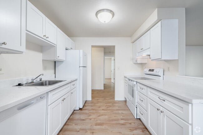 Interior Photo - Aladdin Camelot Apartments