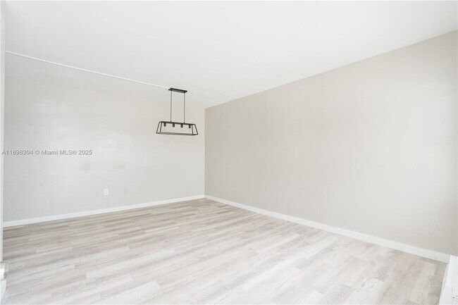 Photo - 7311 Gary Ave Unidad 7
