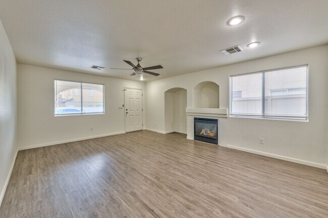 949 Medina De Leon Ave
