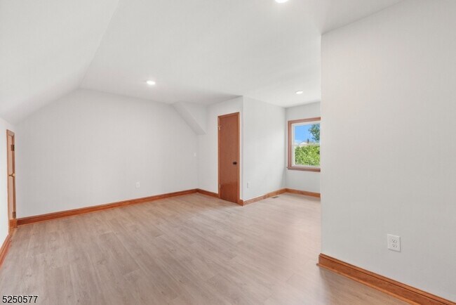 Photo - 532 Piaget Ave Casa