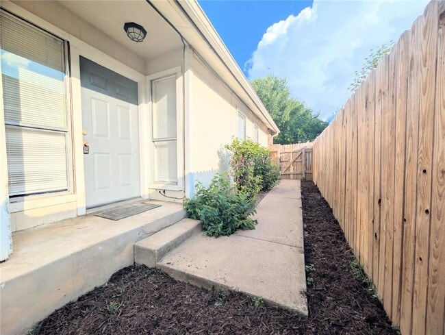 Photo - 2016 Redwing Way