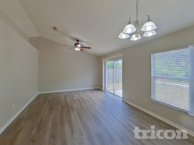 Photo - 233 Lakeway Ln