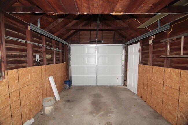 Photo - 2 bedroom Moline house with garage!