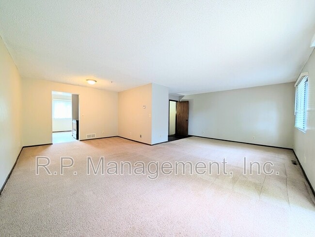 Photo - 170 Wentworth Ave W