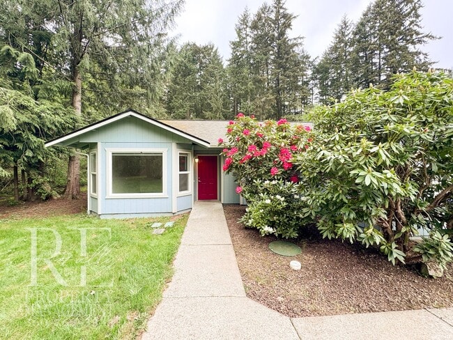 Building Photo - Bright Single-Story Duplex with Spacious Yard & Covered Porch