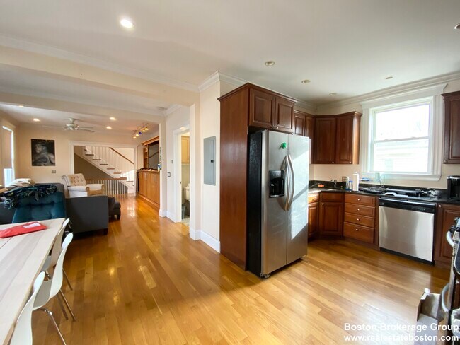 Photo - 29 Spring Garden St Unit 2