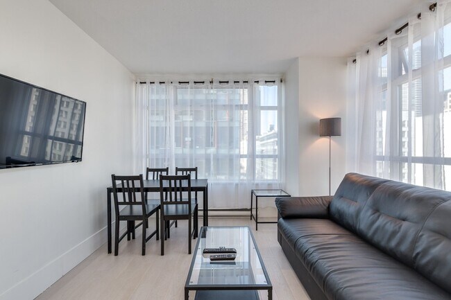 Photo - 438 Seymour St