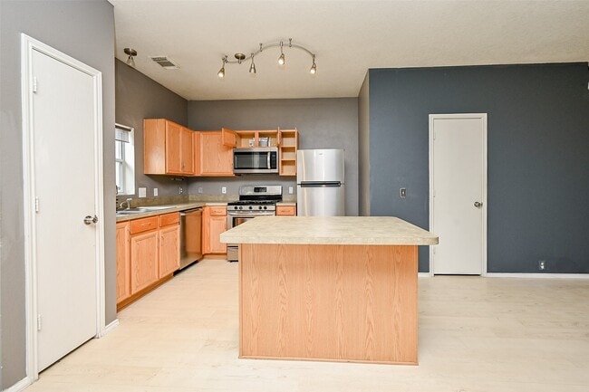 Building Photo - 23850 Pebworth Pl Rental