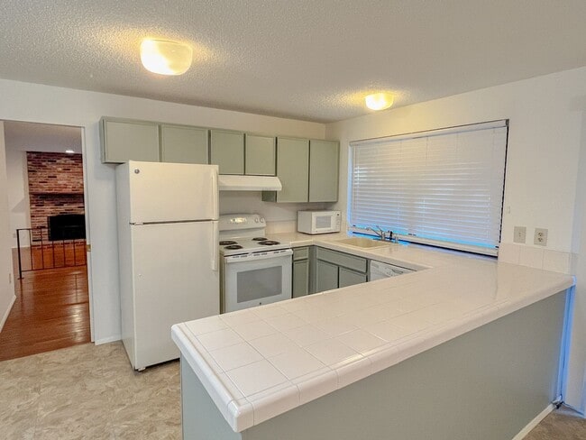 Photo - Charming 3bd/2bth Rambler in Tam o'Shanter in Redmond $3,795/mo