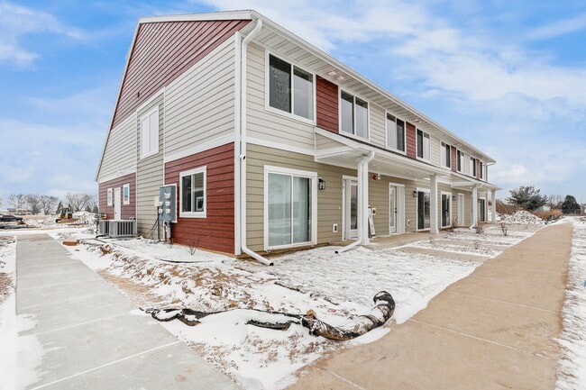 Building Photo - 940 Canter Dr