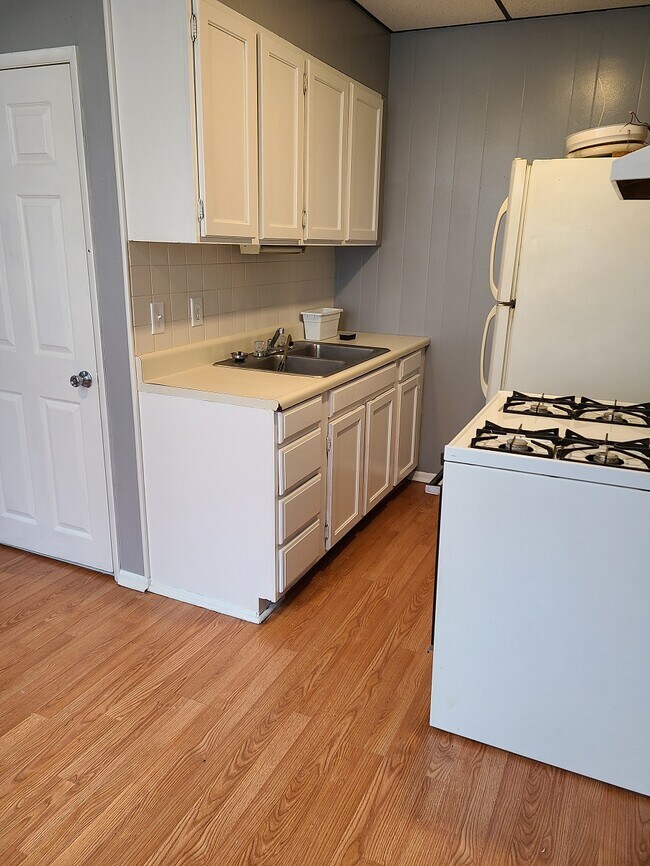 384 W North St Unit 2