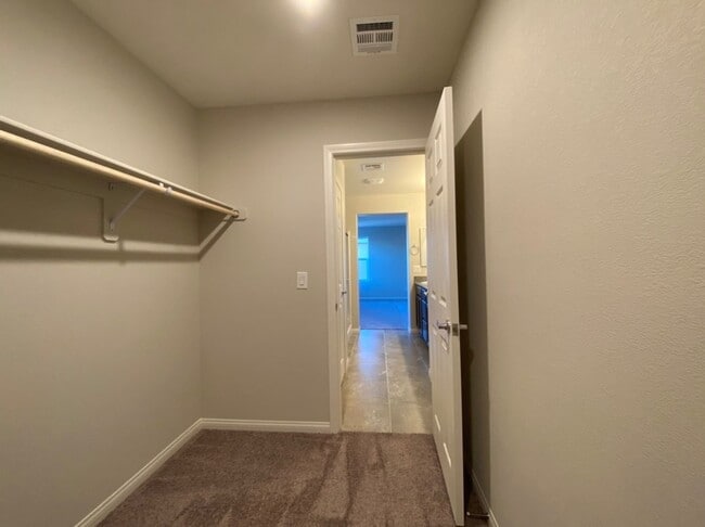 Building Photo - 4 BED 2.5 BATH 2 CAR GARAGE,  LARGE CORNER... Rental