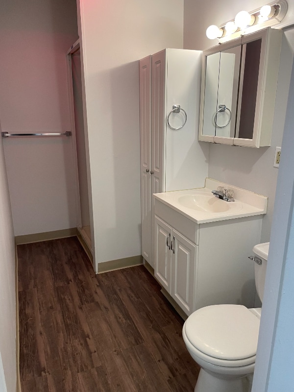 Photo - 209 E 4th St