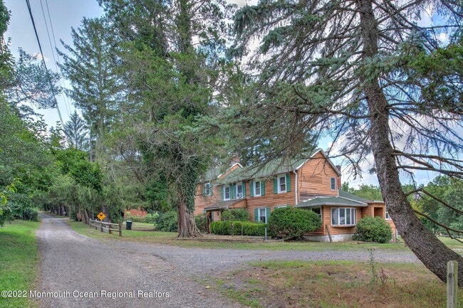 Photo - 284 Millstone Rd
