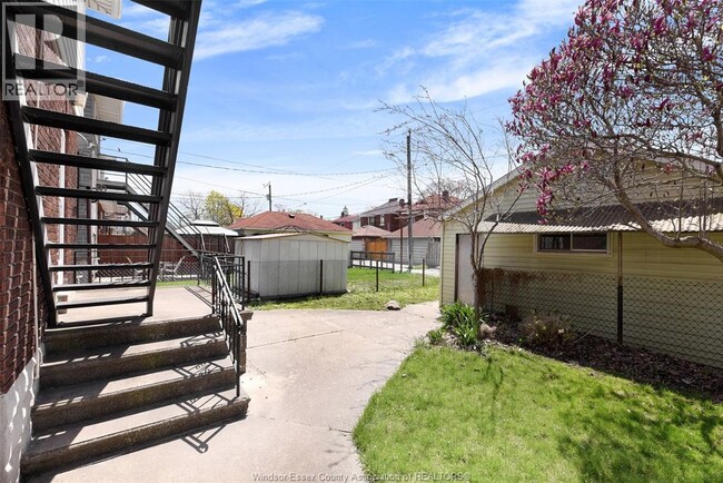 Photo - 1069 Marentette Ave