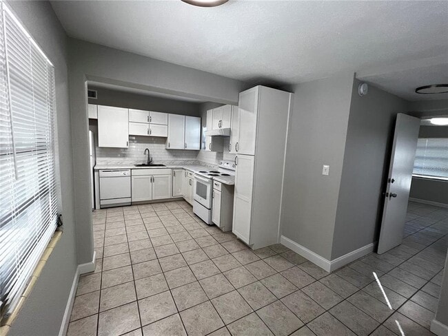 Photo - 1931 Carrigan Ave