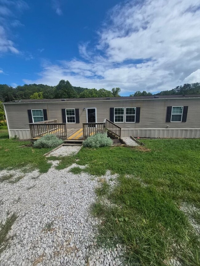 Photo - Heiskell 37754 - 3 bedroom, 2 bath home - Call Lisa Vineyard (865) 216-9334