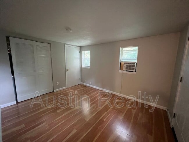 Photo - 7064 Mitchell Ave