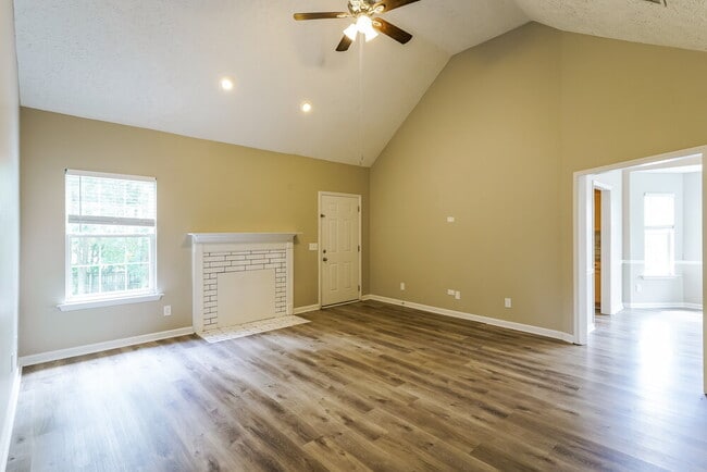 Photo - 1902 Champlain Dr