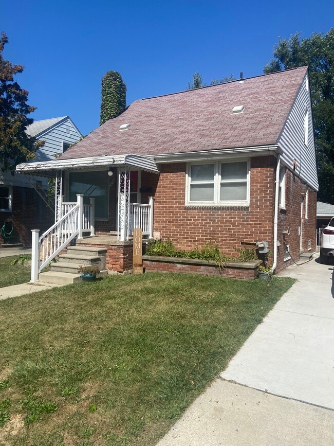 Building Photo - 724 W 11 Mile Rd Rental