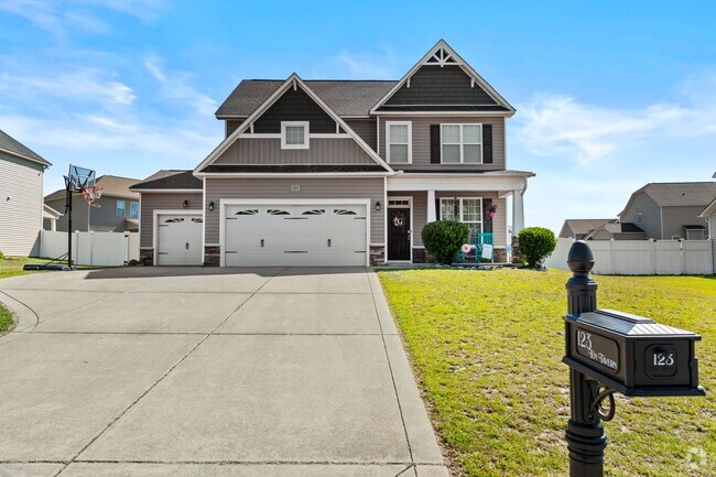Building Photo - Well-Maintained 4 Bed, 2.5 Bath Home in Le...